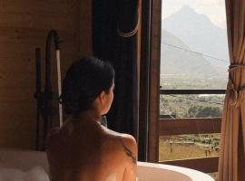 Outdoor Cottages Kazbegi，位于卡兹贝吉的酒店