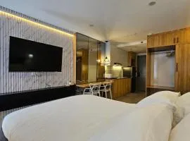 C'Scape Suite at Bernwood Towers