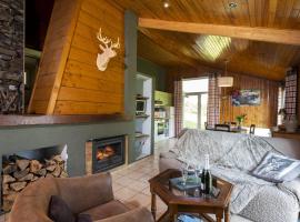 Cozy Chalet near Tenneville, 80 m², garden view，位于Moriville的酒店