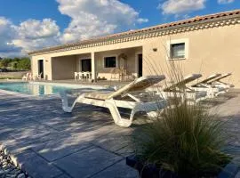 Villa Neuve avec Piscine Privée Chauffée et sa superbe terrasse