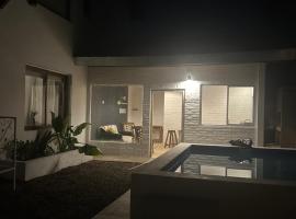 Remanso casa fuera del tiempo，位于Riachuelo的酒店