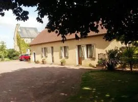 Maison de vacances dans grand jardin arboré à La Chapelle-Saint-Fray proche Le Mans Sarthe, Pays-de-la-Loire