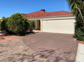 Ocean Keys Family Accommodation，位于Clarkson的酒店