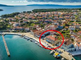 Apartments Lungomare Cres，位于茨雷斯的自助式住宿