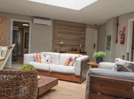 Hotel VillaReal Charme，位于瓜拉图巴的海滩酒店