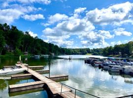 Shady Cliff Resort 103，位于Lewisburg的酒店