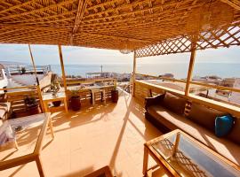 SurfsHub Hostel Taghazout，位于塔哈佐特的酒店