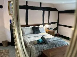Bishopric Cottage 2 Bedroom Cottage In Horsham Built In 1667