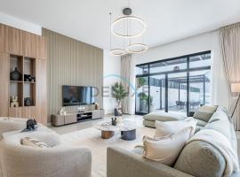Getaway Offer with Pool, BBQ & Picturesque Views by Deluxe Holiday Homes，位于富查伊拉的带停车场的酒店