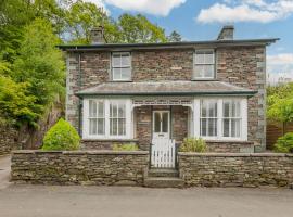 Rockwood- Grasmere family cottage with Hot tub，位于格拉斯米尔的酒店