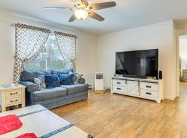 Near Skiing Serene Harrison Retreat with Fire Pit，位于Bridgton的酒店
