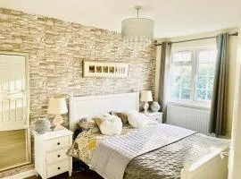 Charming 3 bedroom house with garden