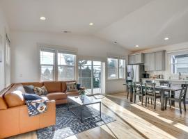 Stunning Stevenson Retreat with Mountain Views!，位于史蒂文森的酒店