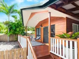 The Cottage - Mountain Views 1BR - 5 min to Beach