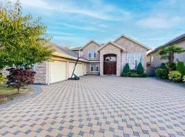 Close to YVR King Sized Private Entrance Suite