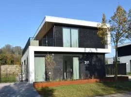 Luxury 10p villa on the water near Harderwijk