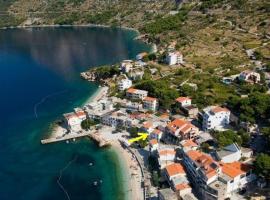 Apartments by the sea Drasnice, Makarska - 23448，位于Drašnice的酒店