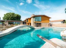 Luxury Lakefront 100,000 Gal Pool Villa - Orlando