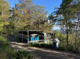 Heaven in the Hills Retreat，位于马莱尼的酒店