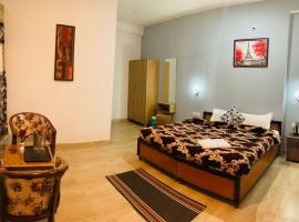 Snow Crest Residency - A Pure Veg Hotel，位于马拉里的酒店