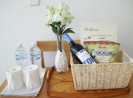 Cozy Minimalist 1 Br Apt near Hornsby mall & trains，位于Waitara的酒店