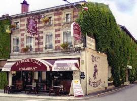 Logis Le Cheval Rouge，位于圣梅内乌勒的酒店