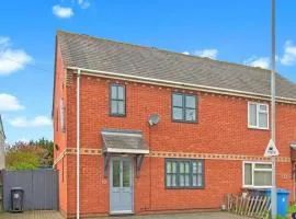 Conveniently located 3 bed spacious home for couples, families and groups in Ipswich