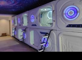 just hostel capsules，位于阿利坎特的酒店
