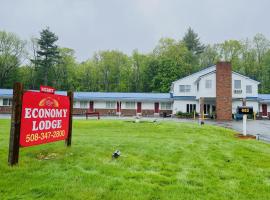 Economy Lodge 682 Main St Sturbridge，位于斯特布里奇的酒店