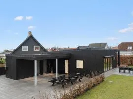 4 Bedroom Nice Home In Hadsund