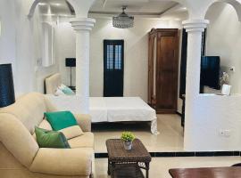 Rooftop Studio with Private Sun Terrace，位于Ouakam的酒店