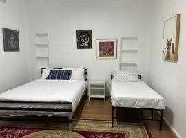 Luxury House 3 Bedrooms，位于城堡山的酒店