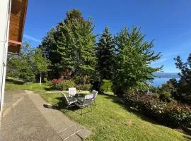 Casa con parque y vista al lago