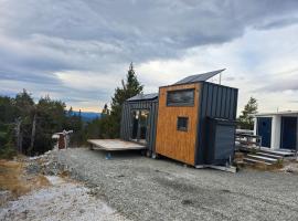 Tiny House på Liatoppen vintercamping Minihus på hjul，位于康斯博的露营地