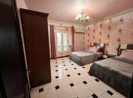 Double Room-Female Only-Garden View-The Queen home，位于Sheikh Zayed的民宿