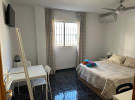 Almeria Centro habitacion privada en apartamento compartido，位于阿尔么丽亚的酒店