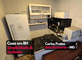 Casa Simples e Confortável, Carlos Prates - BH，位于贝洛奥里藏特的酒店