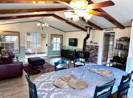 Deer Harbor Cottage & Suites，位于伊斯特海湾的酒店