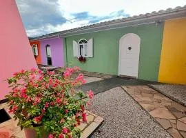 La vita hospedaria studio amarelo