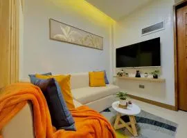 Easy Access Stay, Minutes from Airport on Main Road
