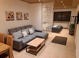 Sonnen 1 - Erdgeschoss-Wohnung mit Arbeitszimmer und Parkplatz，位于Bexbach的酒店