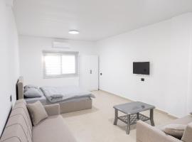 The yard，位于‘Anjar的酒店