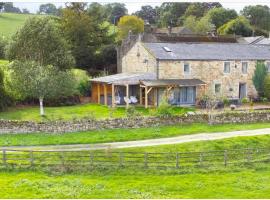 5-Bed Country Retreat in Harrogate with Hot Tub，位于哈罗盖特的酒店