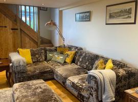 Meagill Cottage a Cozy retreat with hot tub，位于奥特利的酒店