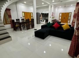 KBS Golden House，位于Point Pedro的带停车场的酒店