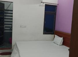 Shri Krishnam Guest House Near Khatu Mandir，位于Khātu的自助式住宿