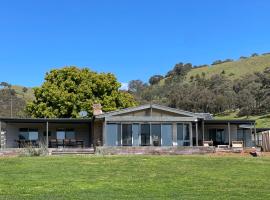 Headley Homestead - The Village Green，位于Strath Creek的酒店