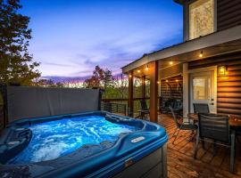 New Cabin - Spring Break - HotTub, Grill, Games,Mins2Fun，位于赛维尔维尔的酒店