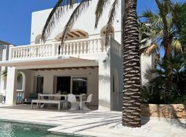 Moderne Villa mit Pool，位于圣何塞德萨塔莱阿的别墅