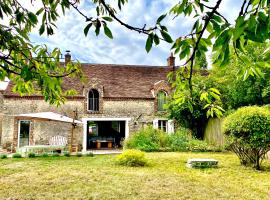Maison campagne piscine 1hParis 25m Fontainebleau，位于Préaux的酒店